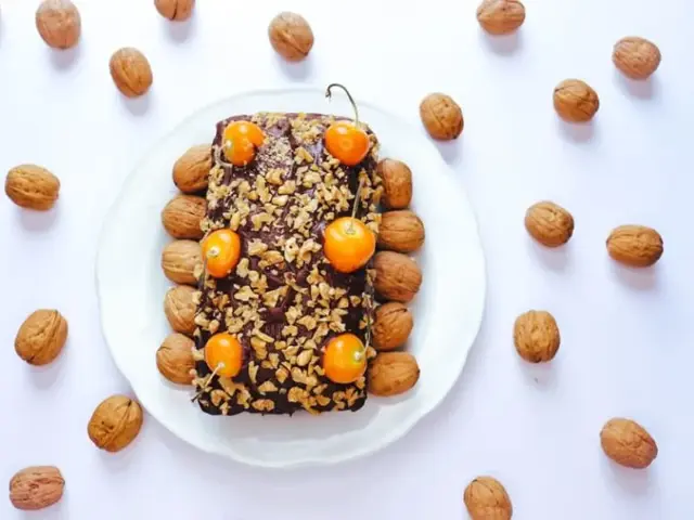 Dried Apricots & Choc Cake
